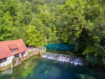 Blautopf & Kloster Blaubeuren — Ausflugsziel Nordschwarzwald