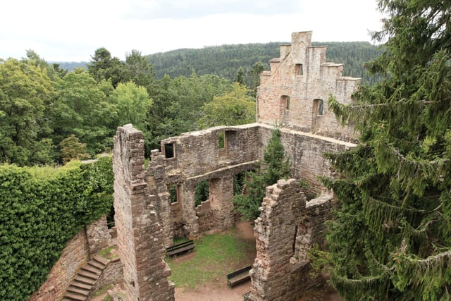 Mineraltherme Bad Teinach & Burgruine Zavelstein — Ausflugsziel Nordschwarzwald
